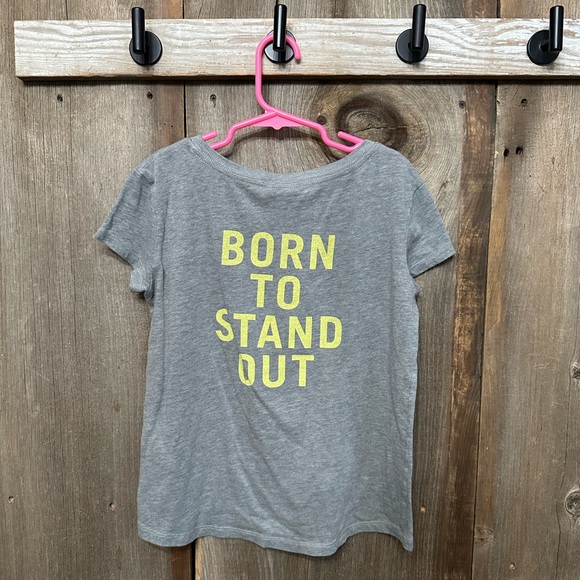 Abercrombie Kids Giraffe Graphic Tee in Gray Size Medium Girls - Picture 3 of 17